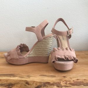 Gianni Bini blush pink & woven wedges
